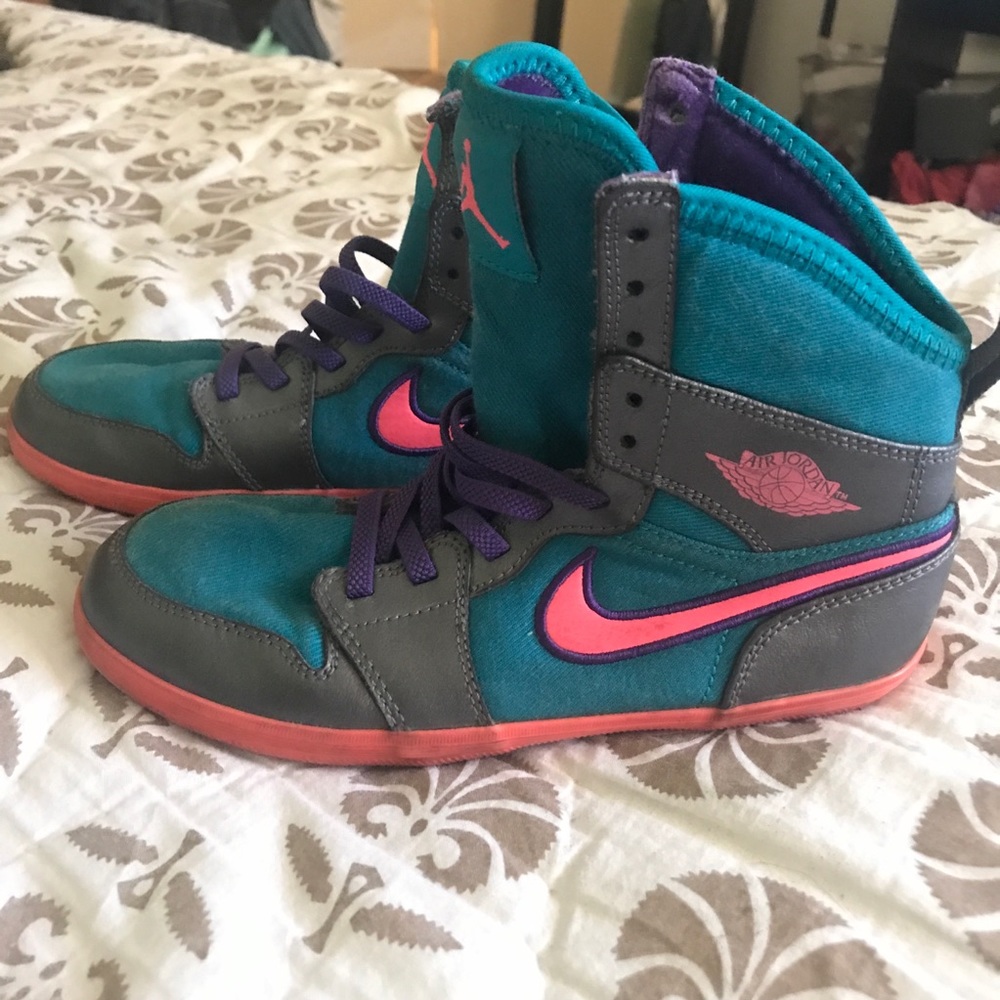 Girls Air Jordan’s sneakers size 1Y